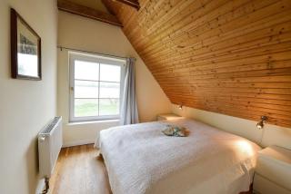 Ferienhaus-Remise-direkt-am-Wasser-im-Gut-Grubnow-Ruegen - Grubnow - 3