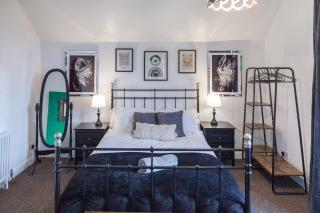 The Emerald Room in a 6 Bedroom Shared Victorian House - Manchester - 4
