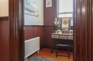 The Emerald Room in a 6 Bedroom Shared Victorian House - Manchester - 3