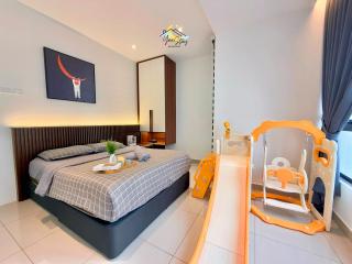 SeaView PoolView CityView BaliResidence Video game 5minJonker - Malacca - 7