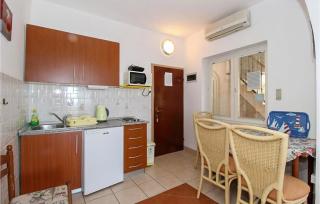 1 Bedroom Stunning Apartment In Mandre - Mandre - 8