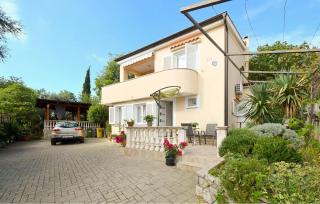 Beautiful Apartment In Cizici With Wifi - 0