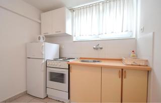 Beautiful Apartment In Cizici With Wifi - 4