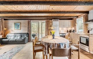 5 Bedroom Nice Home In Hadsund - 5