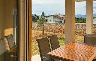 2 Bedroom Gorgeous Apartment In Omisalj - Omišalj - 9