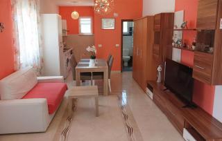 Cozy Apartment In Pula With Outdoor Swimming Pool - 8