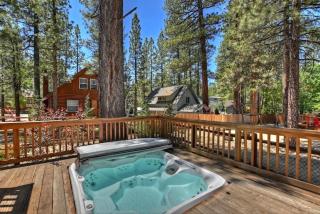 Teakwood Cozy Wood Cabin with Fireplace - Big Bear Lake - 4