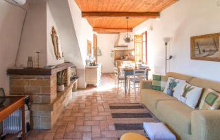 1 Bedroom Beautiful Apartment In Sorano - 8