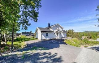 4 Bedroom Cozy Home In Lindesnes - Svenevik - 1