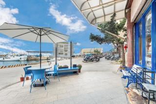 Sea Month Bed and Breakfast - 1