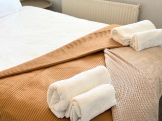 Entire Cosy Flat in Radlett - 3 Bedrooms -5 Beds - Sleeps 8 - Fast Train access into central London - Radlett - 3