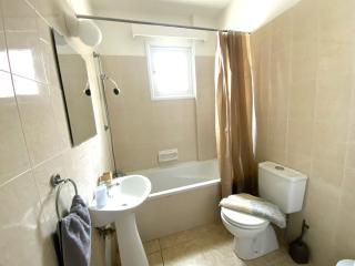 2 Combined Apts, Fast Wi-Fi, 5 Min Walk to Beach - Larnaca - 6