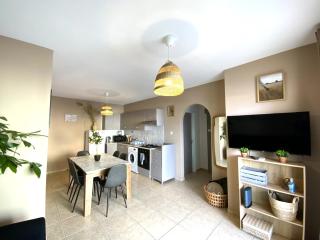 2 Combined Apts, Fast Wi-Fi, 5 Min Walk to Beach - Larnaca - 2