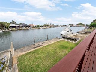 Private Jetty Family & Pet-friendly Retreat - South Yunderup - 0