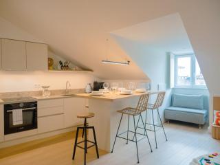 Chic 1BR Duplex w/AC Santa Catarina | By Airnest - Lissabon - 1