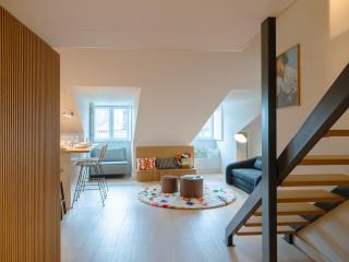 Chic 1BR Duplex w/AC Santa Catarina | By Airnest - Lissabon - 4