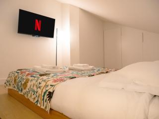 Chic 1BR Duplex w/AC Santa Catarina | By Airnest - Lissabon - 8