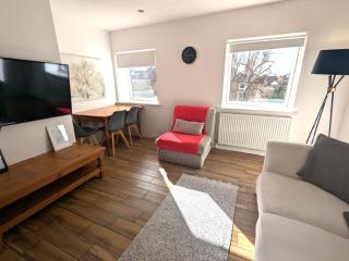 Cathedral View, City Centre, One Bedroom Apartment - Chichester Holiday Properties - Chichester - 0