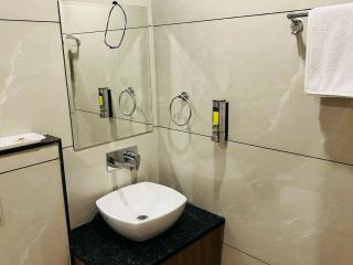 Hotel Sandal Woods - Varanasi - 7