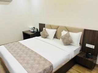 Hotel Sandal Woods - Varanasi - 5