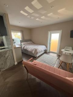 1 double bed studio with private access - Plymouth - 9