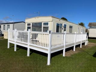 Cosy 8 Berth Caravan At California Cliffs With Decking And Wifi Ref 50036H - Great Yarmouth - 0