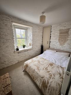 Cottage Close To Beach-With Parking-Garden-Peaceful Setting - 3