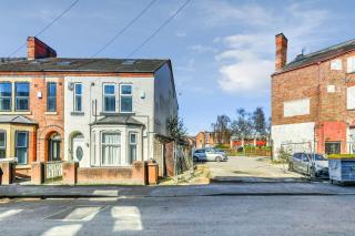 2-Bed Apartment Close to Town Centre and Transport - Nottingham - 1