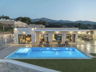 Villa Lux Solis - With 2 Pools - Khoumérion - 7
