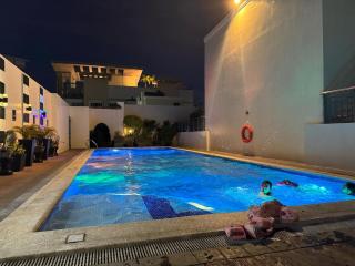 Budget Friendly Staycation walking distance to Venice Mall with Netflix and Wifi - Manila - 8