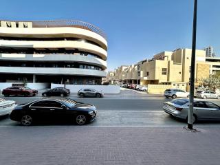 Homes2Retreat - Stylish Studio Gym & Pool, JVC Dubai - 9