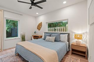 Modern Lux Coastal Home, 1mi to Historic Downtown, Fire Pit, King Beds - St. Augustine - 6