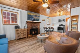 Blue Skies- Modern Cabin Near Slopes w Fireplace - Big Bear Lake - 9
