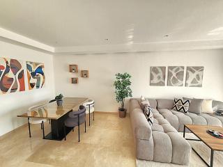 The 53 Gauthier by IB Signature - Stylish two-Bedroom flat - Wifi, Self Check-in, Day and Night Security, close to all facilities - 3