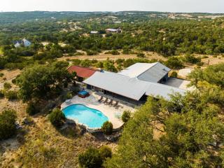 Legendary 3 Bedroom Estate with Pool & Hot Tub! - Dripping Springs - 3