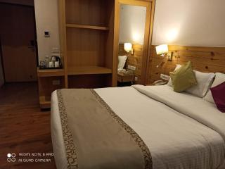 Dechen and palmo - Gangtok - 4
