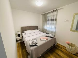 Modern apartment near Trogir center, free parking - 6