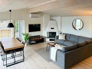 Cabin By Lake Tyrifjorden With Water Views - Hundstad - 3
