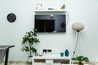Cozy Luxury - East Legon Apt - WiFi, Netflix & AC - 9