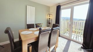 Modern & Spacious Flat With Balcony Views - Stroud - 8