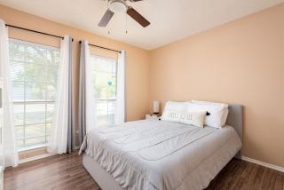 Backyard, Garage, Free parking, Near Medical Center - San Antonio - 6