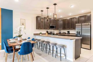 Designer Decorated - 3 Bedroom NEAR DISNEY - 2