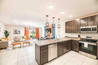 Designer Decorated - 3 Bedroom NEAR DISNEY - 1