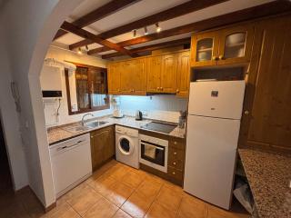 3 Bed Apartment with Aircon and 600mb WiFi - Roda - 7