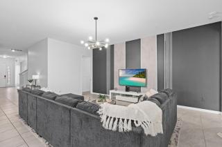 SUPER JUMBO - 12BD 12BAs SLEEPs 34 - w AMENITIEs - 7