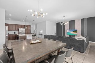 SUPER JUMBO - 12BD 12BAs SLEEPs 34 - w AMENITIEs - 5