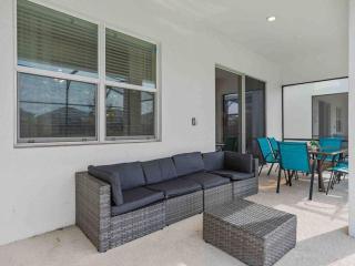 Super Huge- 12BD 12BAs - Sleeps 38 - 9