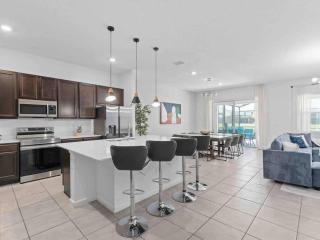 Super Huge- 12BD 12BAs - Sleeps 38 - 7