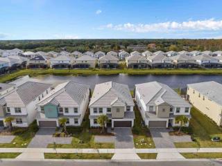 Super Huge- 12BD 12BAs - Sleeps 38 - 5