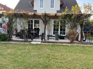 Stylish house with garden view - Elsenfeld - 0